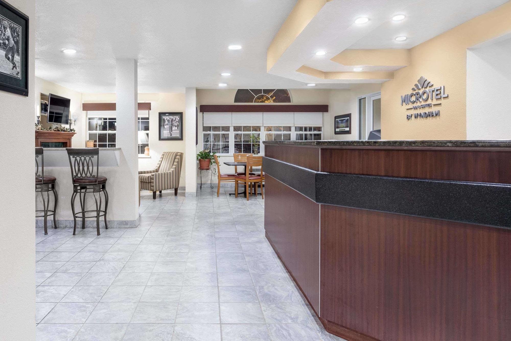 Microtel Inn & Suites By Wyndham Green Bay Exteriör bild