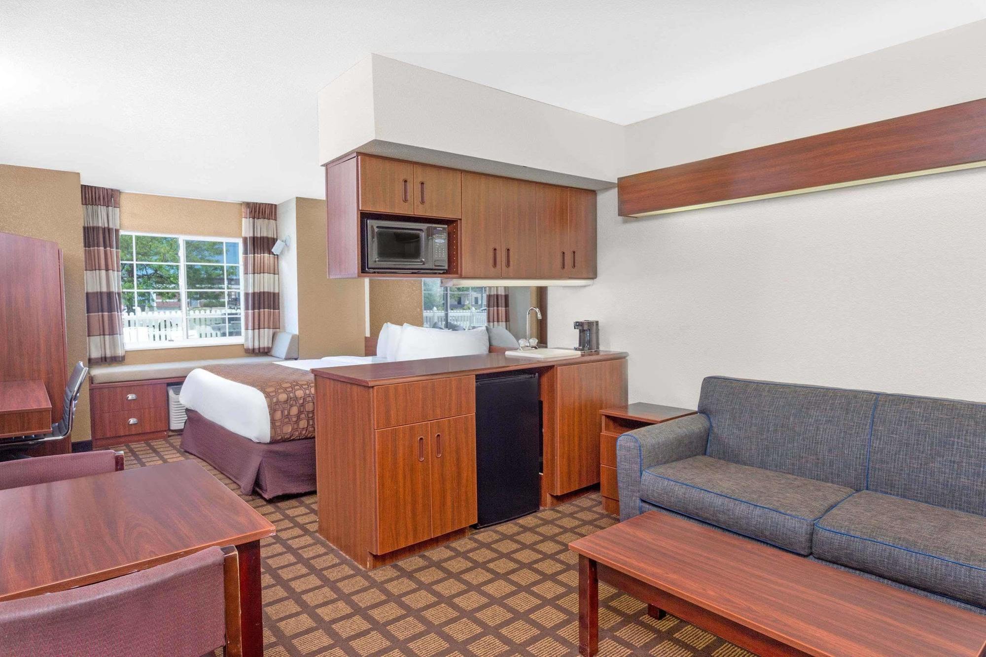 Microtel Inn & Suites By Wyndham Green Bay Exteriör bild