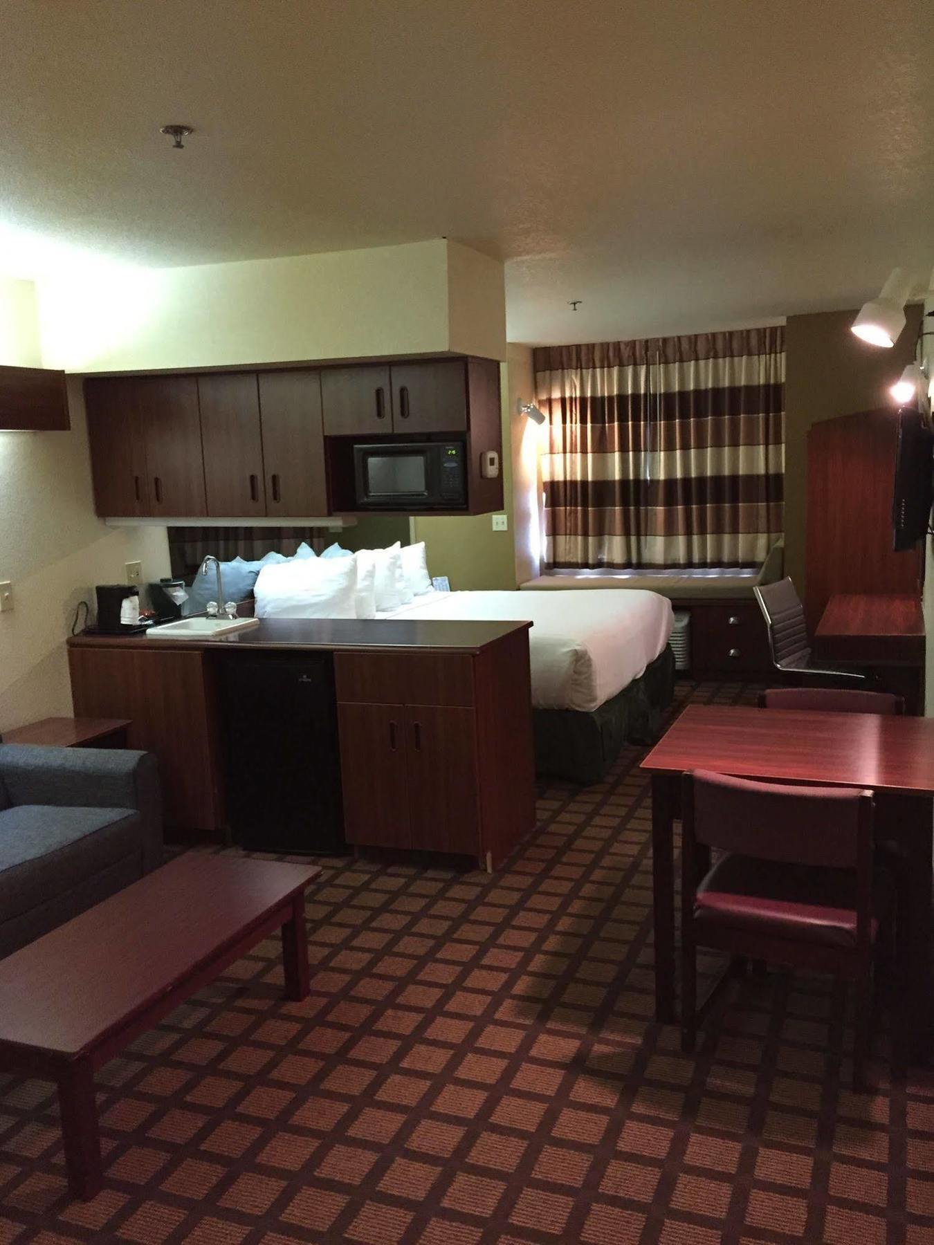 Microtel Inn & Suites By Wyndham Green Bay Exteriör bild